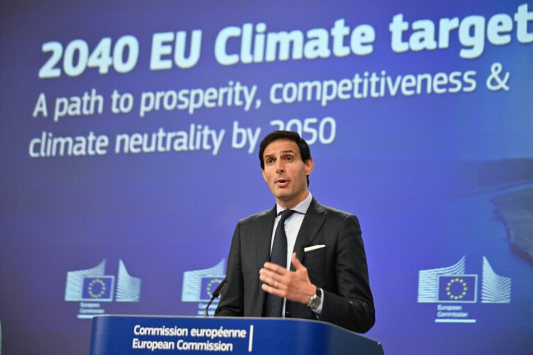 EU Climate Commissioner W. Hoekstra